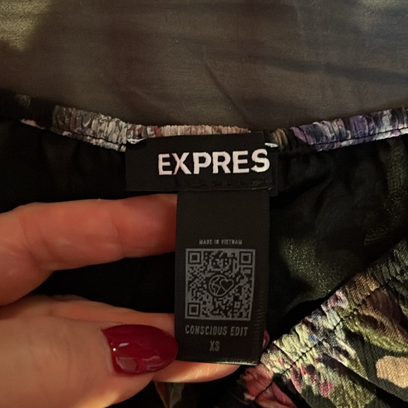 Express crop top floral print blouse. Sz xs. - Picture 10 of 12